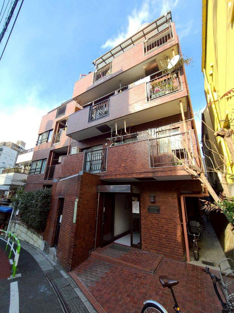 1LDK apartment in Bunkyo Ward, Tokyo - Photo 1