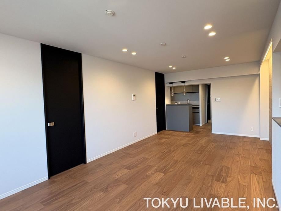 3LDK apartment in Meguro Ward, Tokyo - Photo 1
