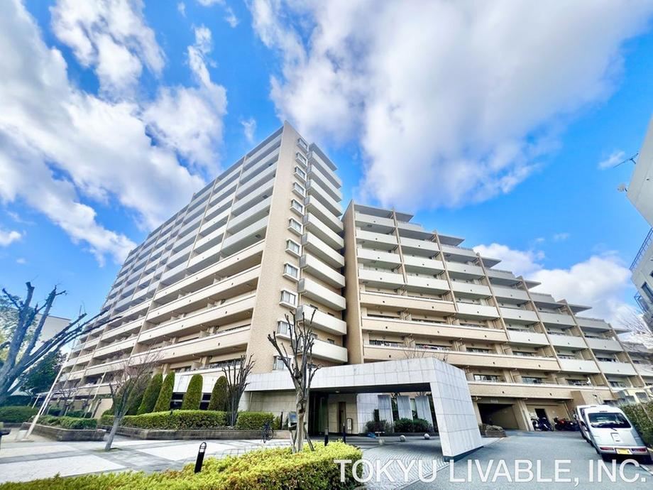 4LDK apartment in Settsu, Osaka - Photo 1