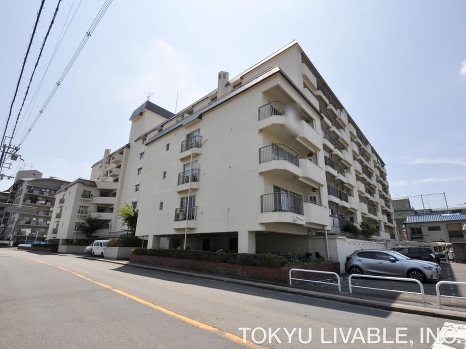 2LDK+S apartment in Settsu, Osaka - Photo 1