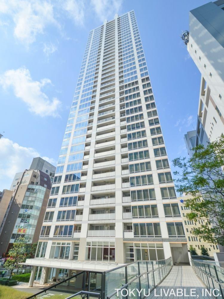 3LDK apartment in Chiyoda Ward, Tokyo - Photo 1