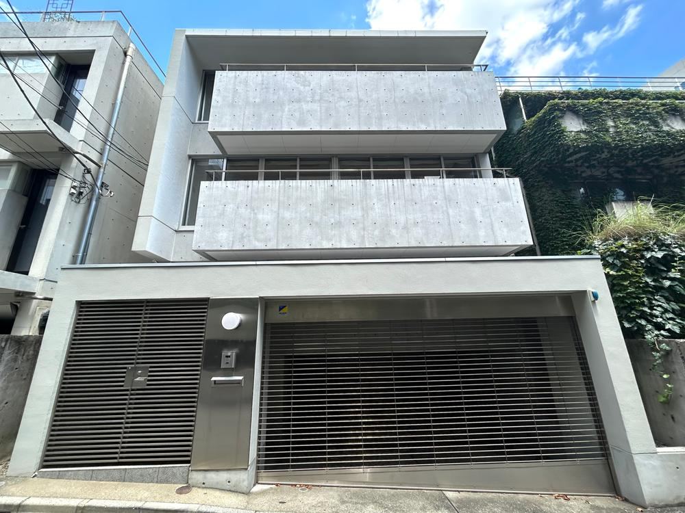 3LDK+S house in Minato Ward, Tokyo - Photo 1