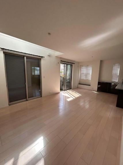 4LDK house in Toyonaka, Osaka - Photo 1