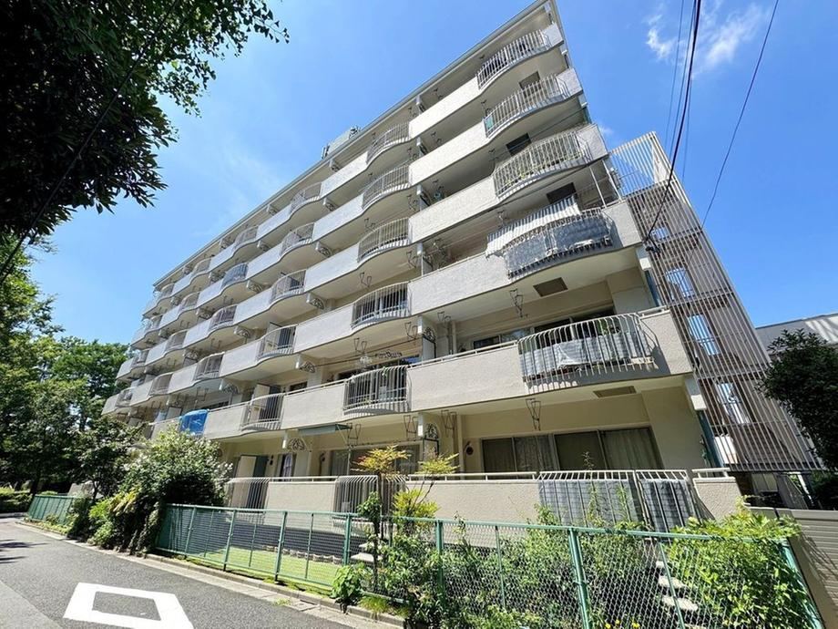 2DK apartment in Adachi Ward, Tokyo - Photo 1