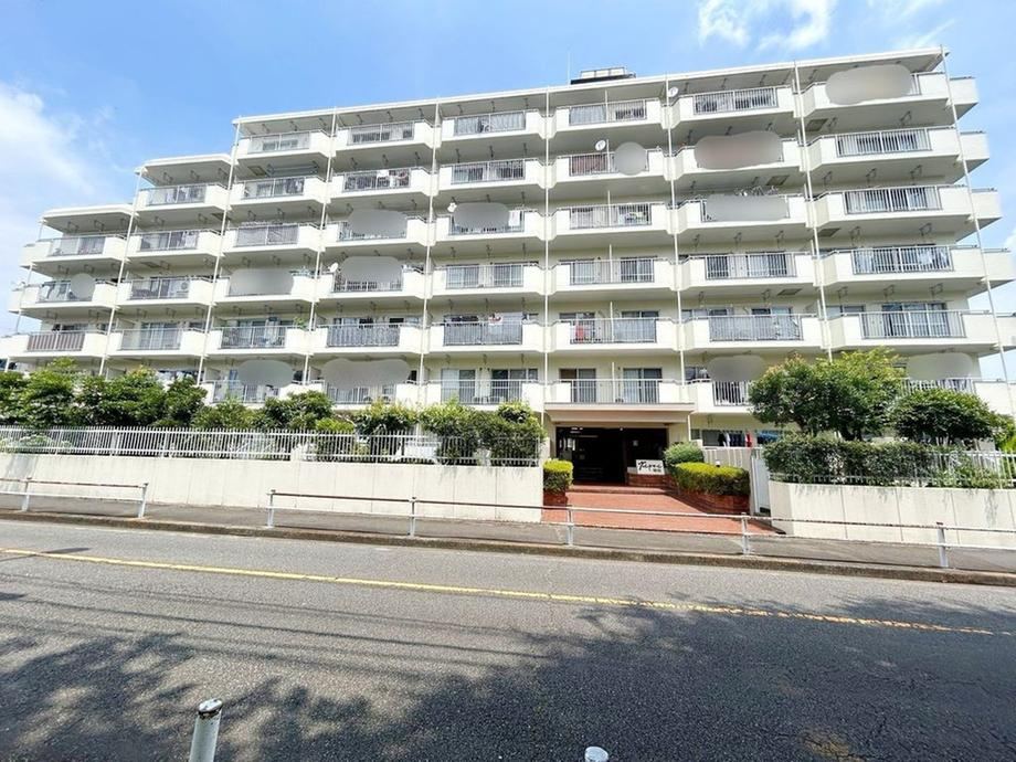 3LDK apartment in Hamura, Tokyo - Photo 1