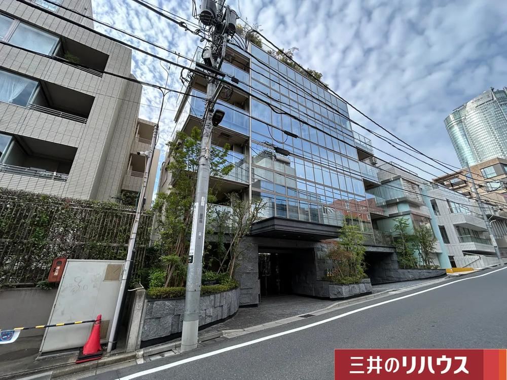 1LDK apartment in Minato Ward, Tokyo - Photo 1