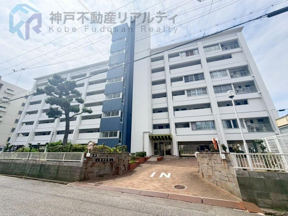 3LDK apartment in Nishinomiya, Hyogo - Photo 1