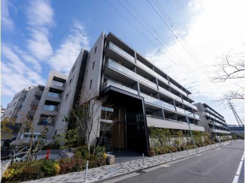 2LDK+S apartment in Meguro Ward, Tokyo - Photo 1