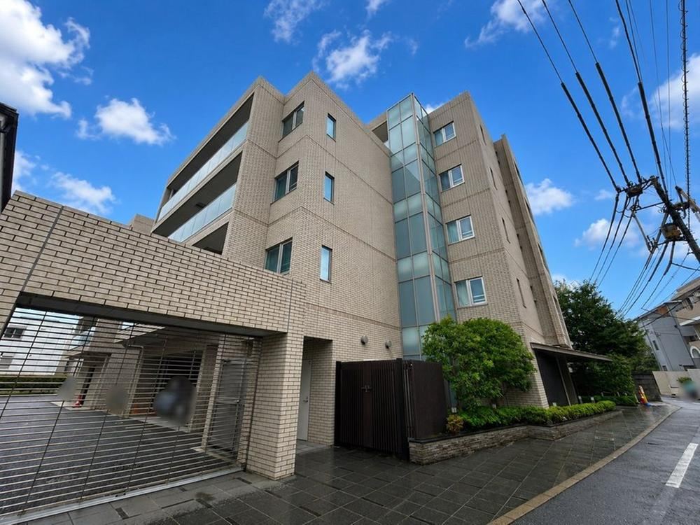 1LDK+S apartment in Shinjuku Ward, Tokyo - Photo 1