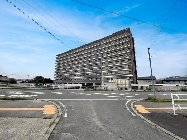 2LDK apartment in Higashihiroshima, Hiroshima - Photo 1