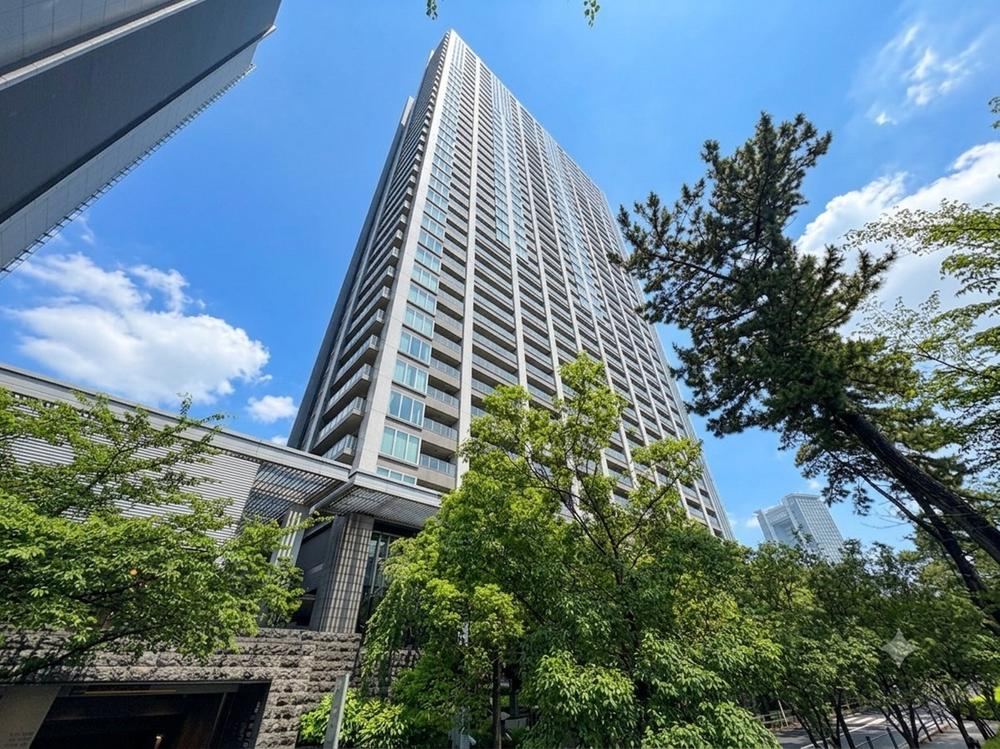 3LDK apartment in Chiyoda Ward, Tokyo - Photo 1
