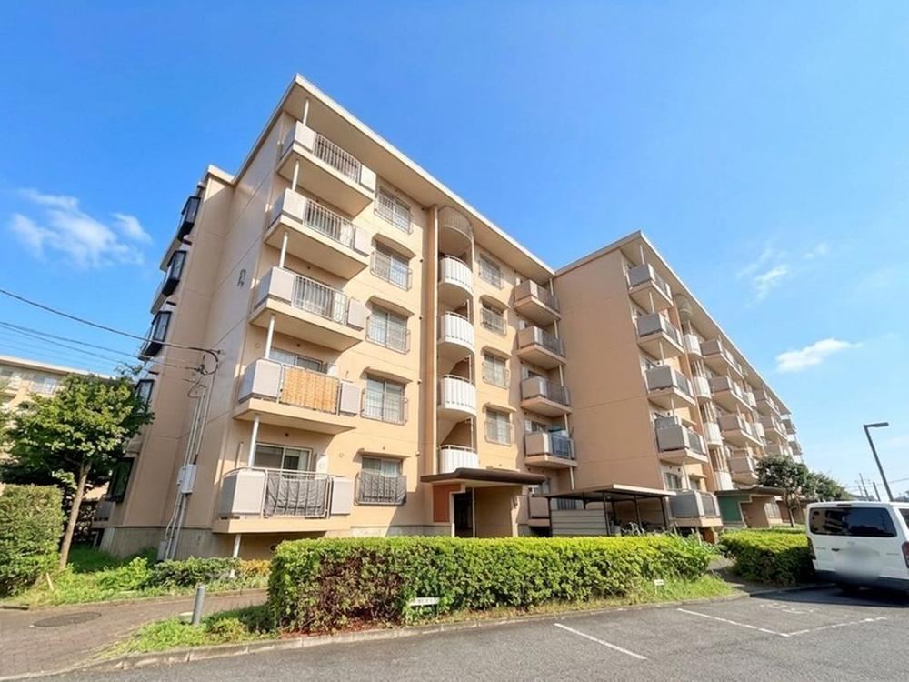 4LDK apartment in Funabashi, Chiba - Photo 1
