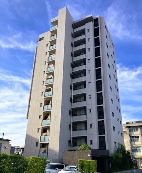 3LDK apartment in Matsuyama, Ehime - Photo 1