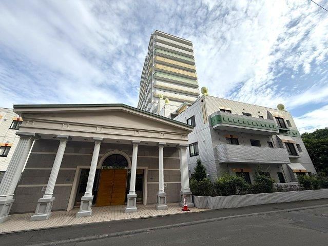 3LDK apartment in Chuo Ward, Sapporo, Hokkaido - Photo 1