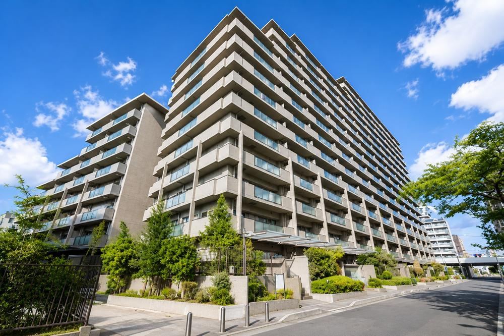 3LDK apartment in Suita, Osaka - Photo 1
