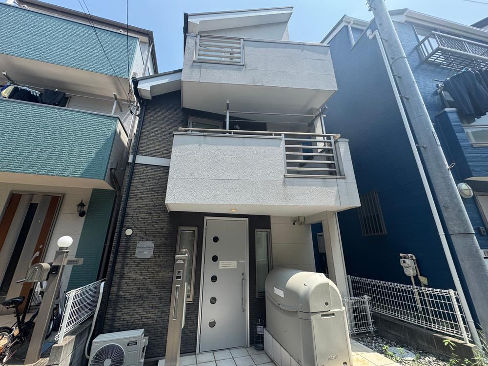 2LDK house in Shinagawa Ward, Tokyo - Photo 1