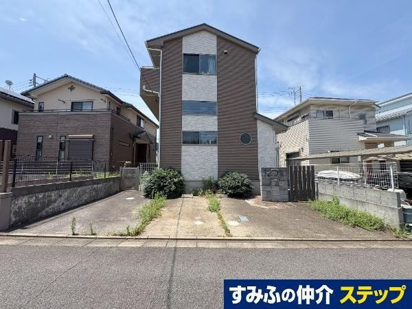 3LDK house in Ayase, Kanagawa - Photo 1