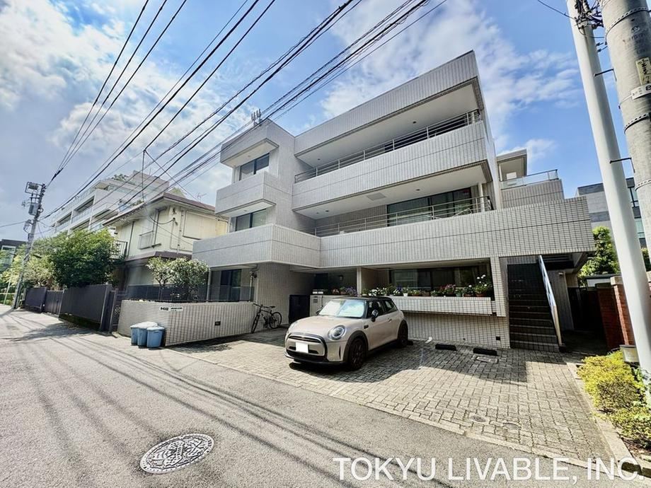 3LDK apartment in Minato Ward, Tokyo - Photo 1