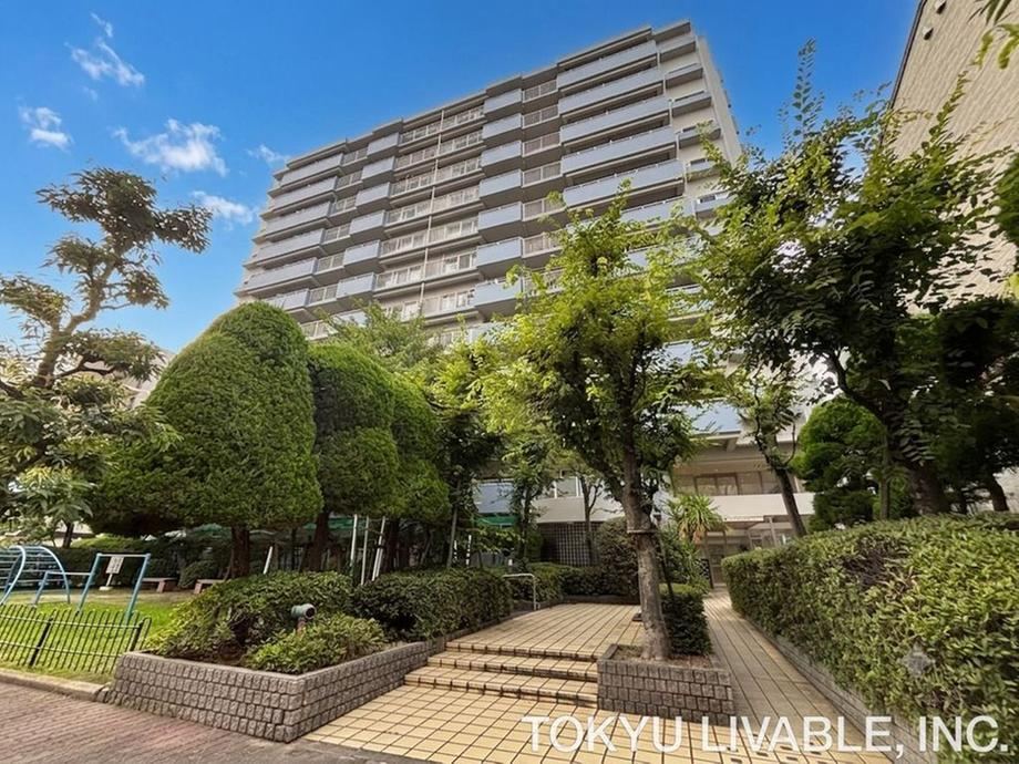 3LDK apartment in Higashinari Ward, Osaka - Photo 1