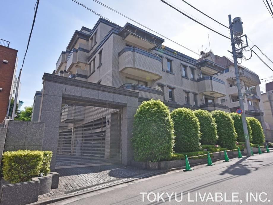 2LDK apartment in Shibuya Ward, Tokyo - Photo 1