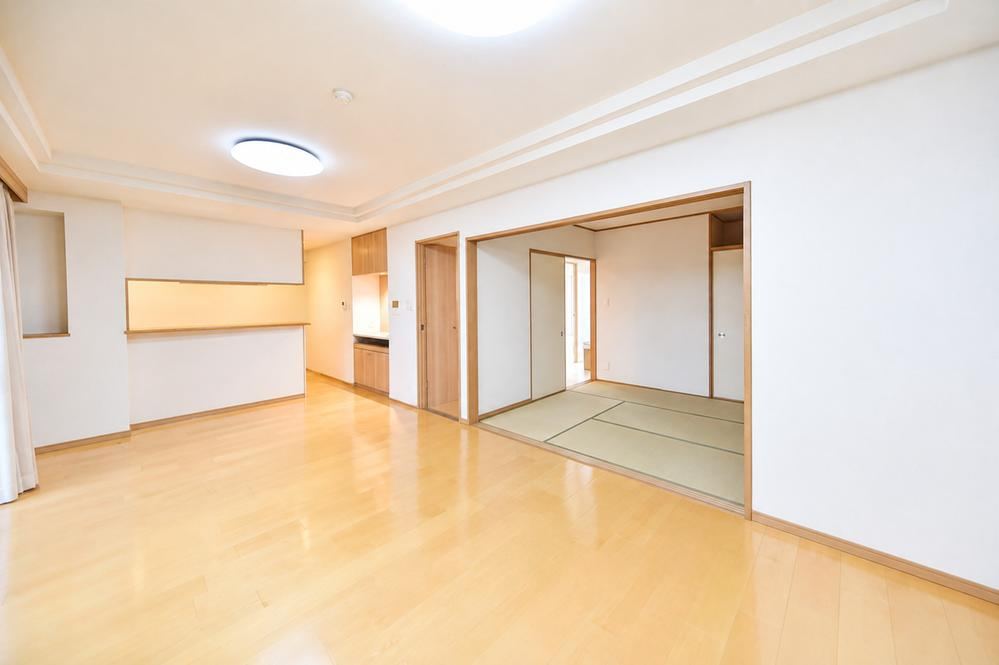 4LDK apartment in Takarazuka, Hyogo - Photo 1