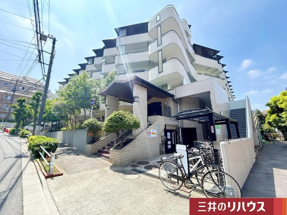 2LDK apartment in Itabashi Ward, Tokyo - Photo 1