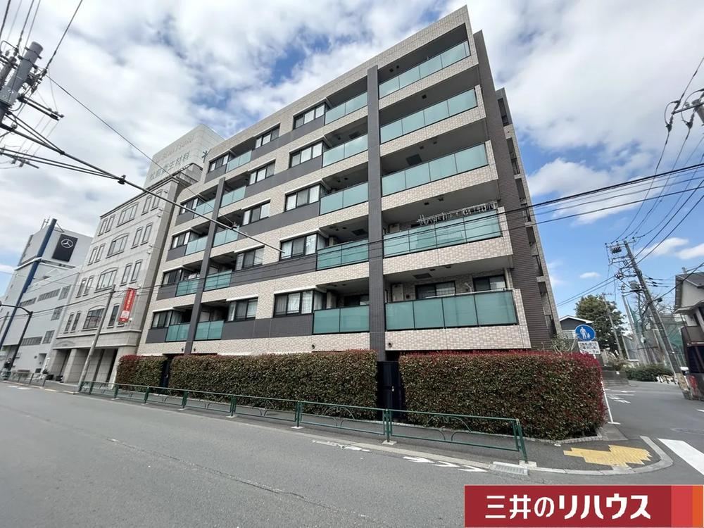 3LDK apartment in Nakano Ward, Tokyo - Photo 1