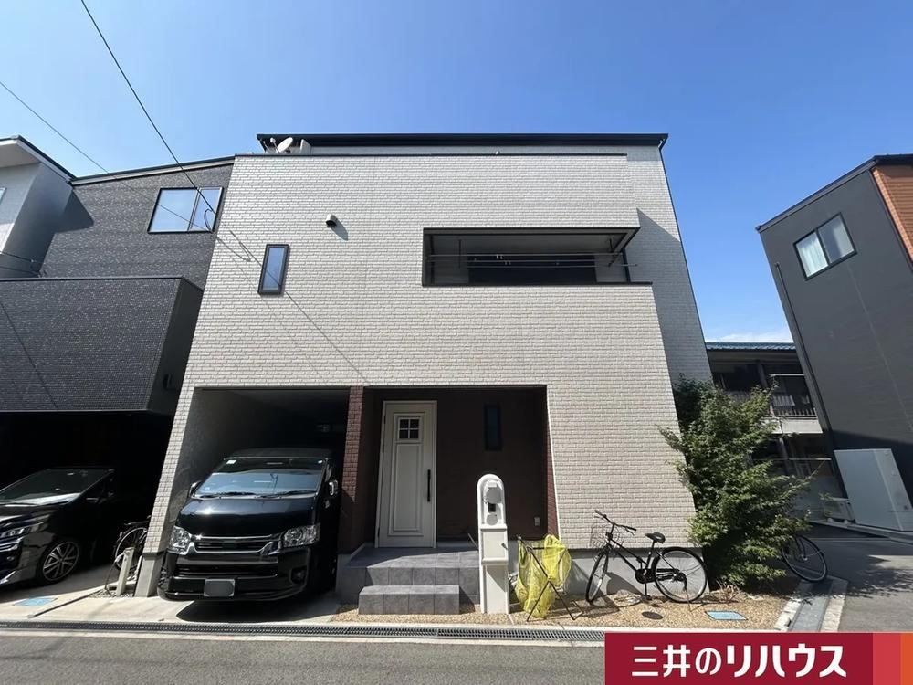 4LDK house in Toyonaka, Osaka - Photo 1