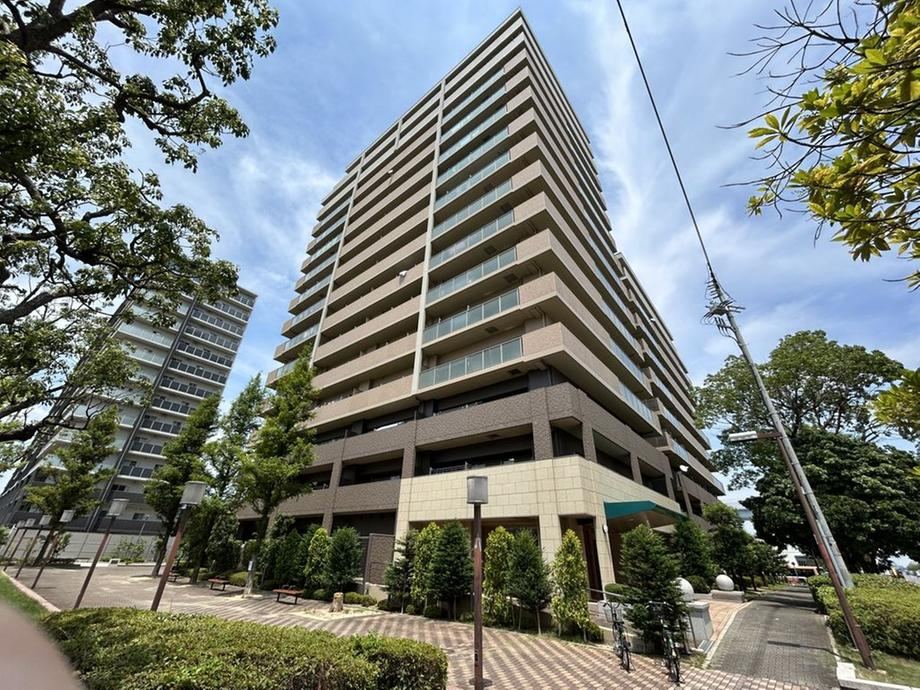 3LDK apartment in Chuo Ward, Kobe, Hyogo - Photo 1