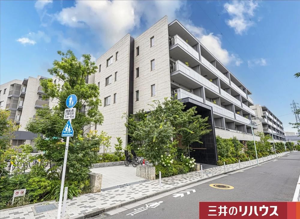2LDK apartment in Meguro Ward, Tokyo - Photo 1