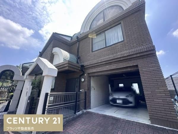 6LDK house in Mino, Osaka - Photo 1