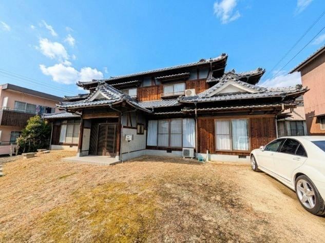 7LDK house in Matsuyama, Ehime - Photo 1