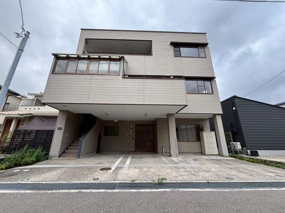 8LDK house in Kanazawa, Ishikawa - Photo 1