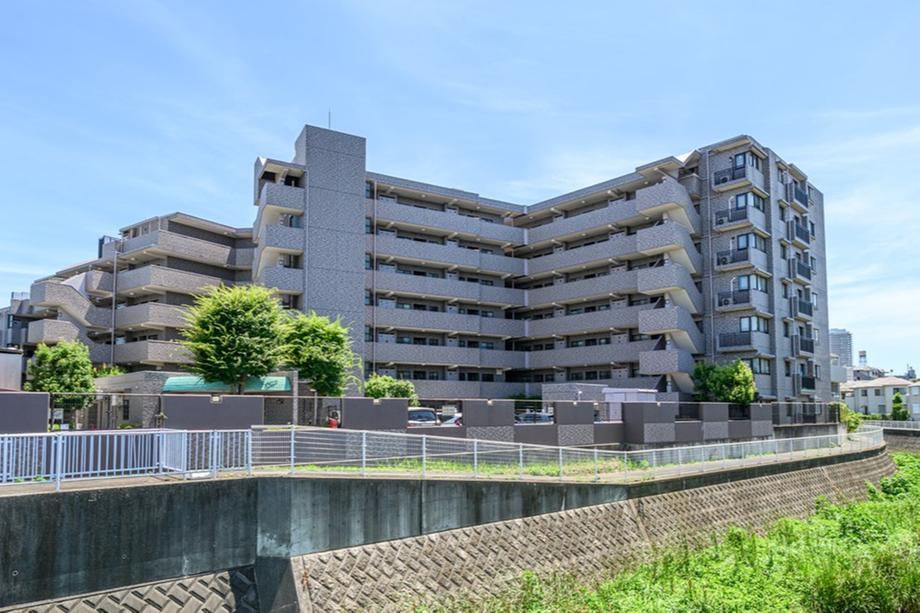 2LDK+S apartment in Minami Ward, Yokohama, Kanagawa - Photo 1