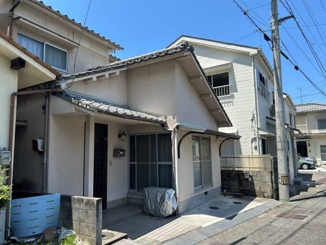 3LDK house in Matsuyama, Ehime - Photo 1