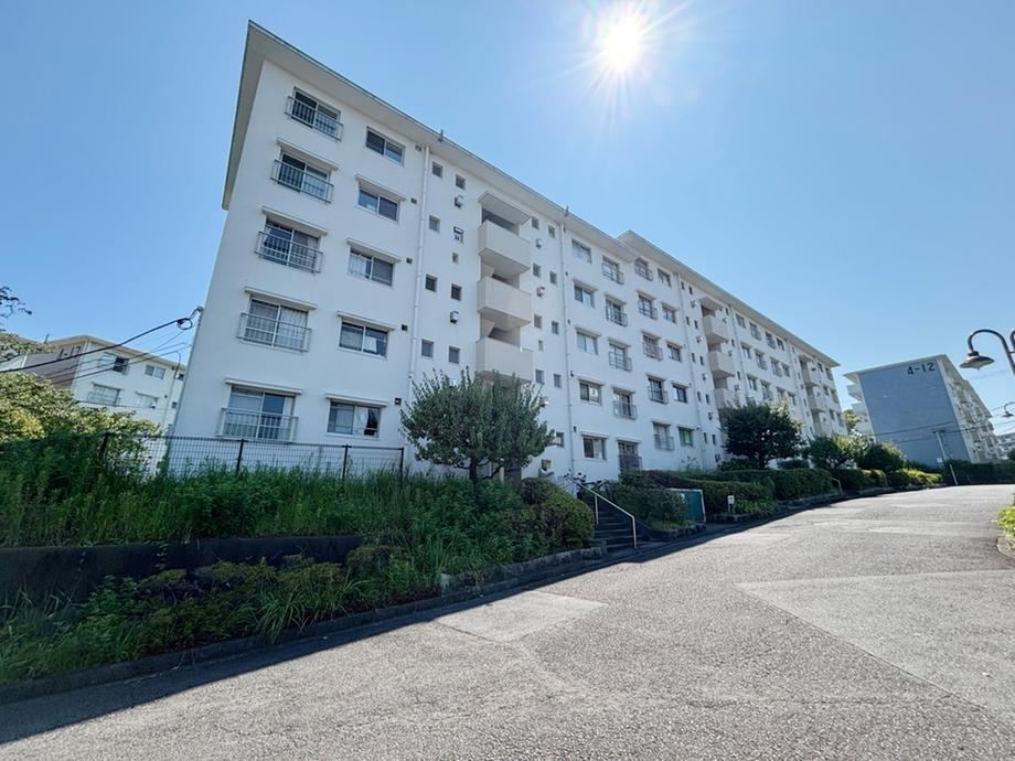 3LDK apartment in Isogo Ward, Yokohama, Kanagawa - Photo 1