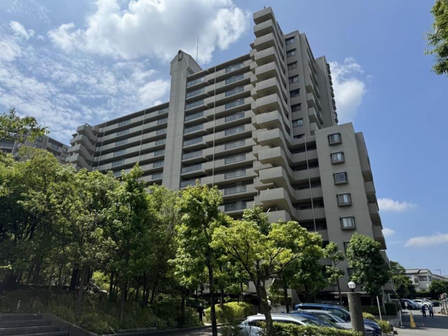 4LDK apartment in Neyagawa, Osaka - Photo 1