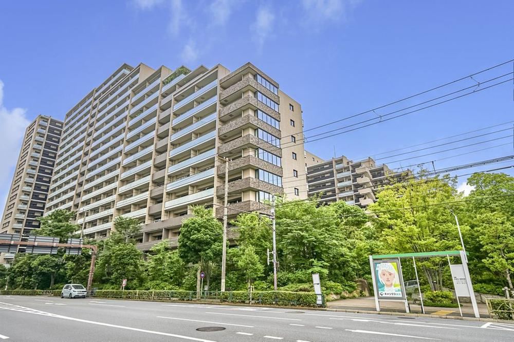 2LDK apartment in Shinagawa Ward, Tokyo - Photo 1
