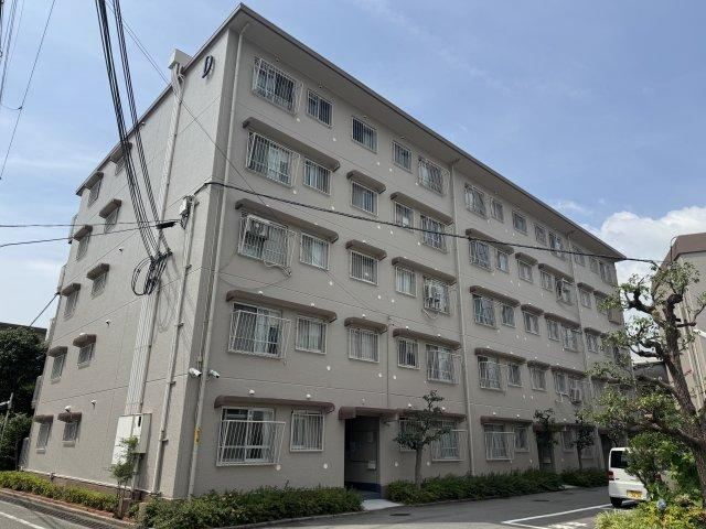 3LDK+S apartment in Itami, Hyogo - Photo 1