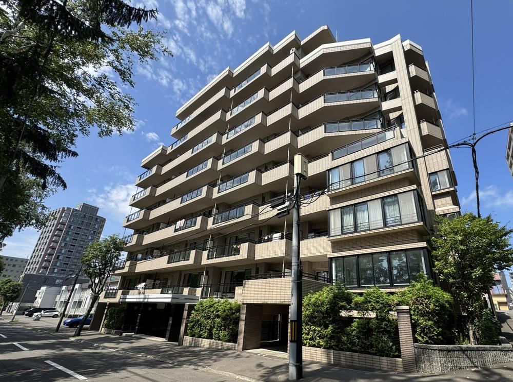 4LDK+S apartment in Shiroishi Ward, Sapporo, Hokkaido - Photo 1