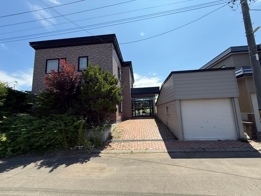 4LDK house in Ebetsu, Hokkaido - Photo 1