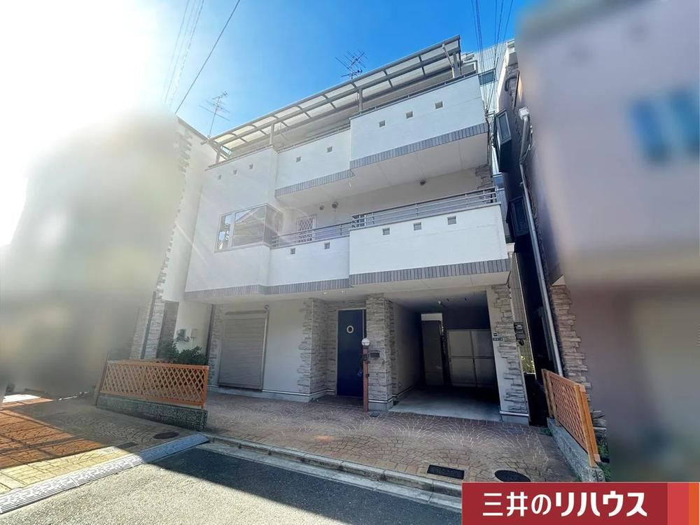 4LDK house in Suita, Osaka - Photo 1