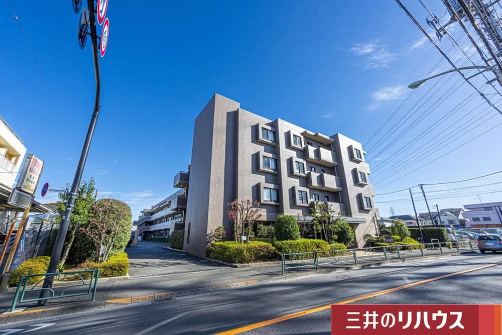 3LDK apartment in Mitaka, Tokyo - Photo 1