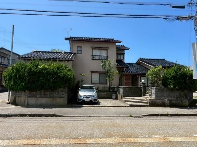 5LDK house in Uchinada, Kahoku District, Ishikawa - Photo 1