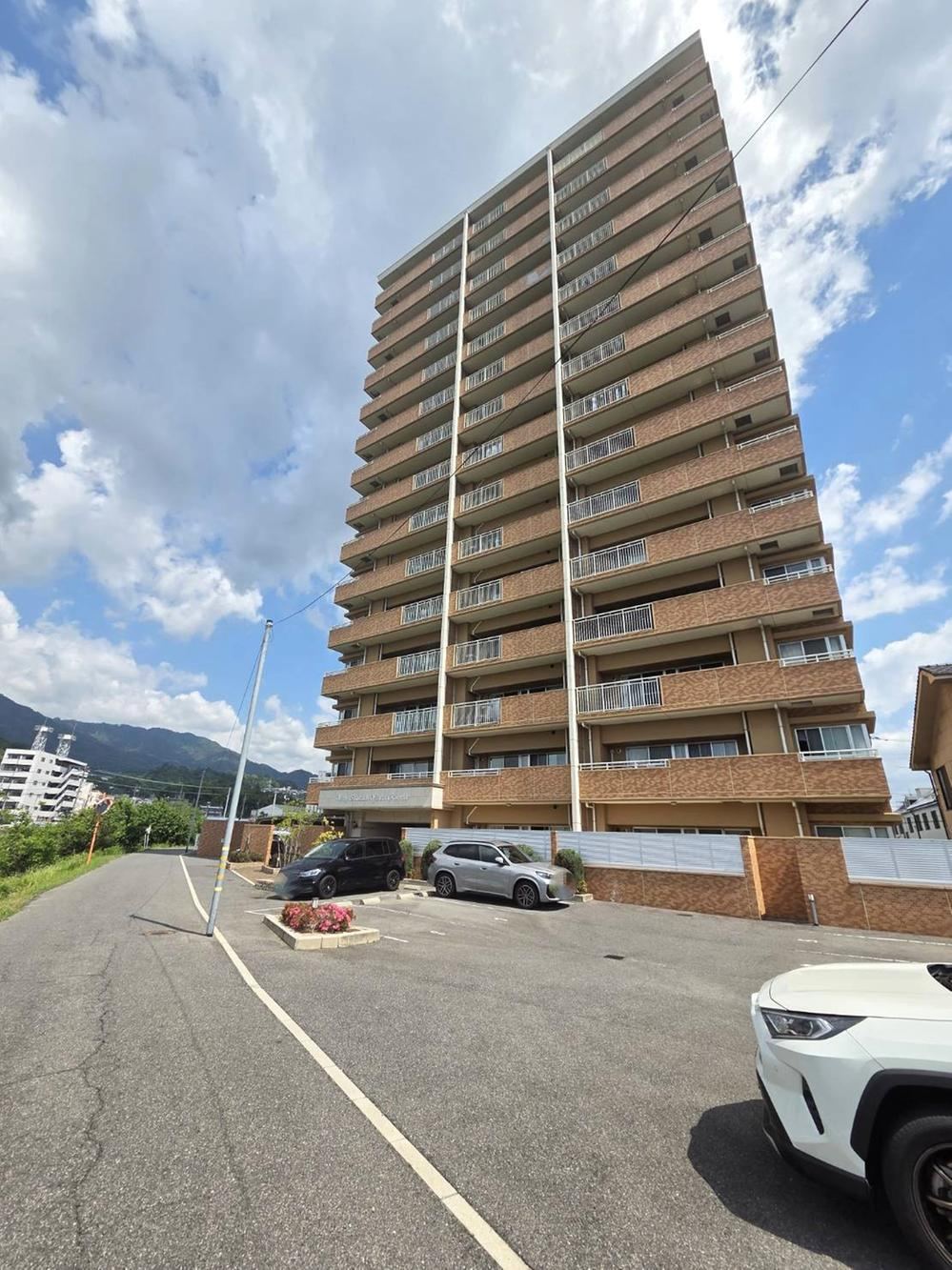 4LDK apartment in Saeki Ward, Hiroshima - Photo 1
