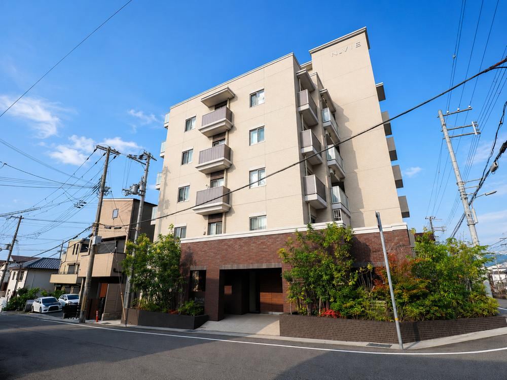2LDK+S apartment in Nada Ward, Kobe, Hyogo - Photo 1
