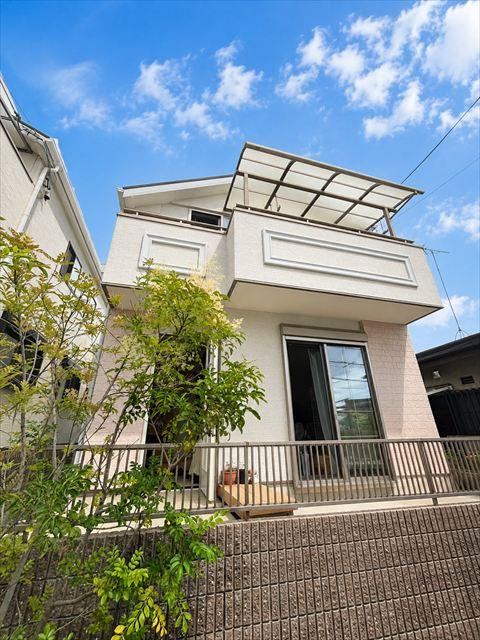 4LDK house in Hirakata, Osaka - Photo 1