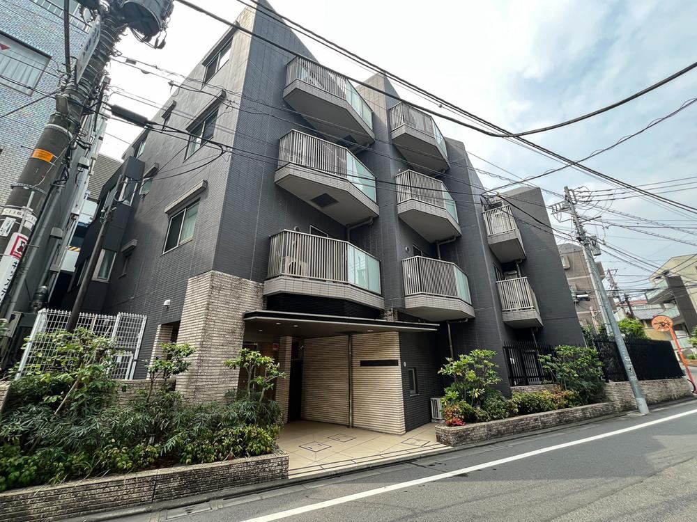 1LDK apartment in Shibuya Ward, Tokyo - Photo 1