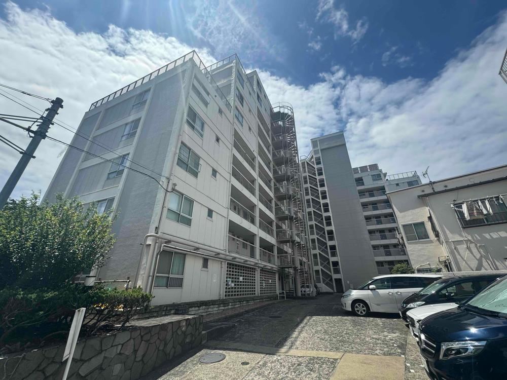 2LDK apartment in Meguro Ward, Tokyo - Photo 1