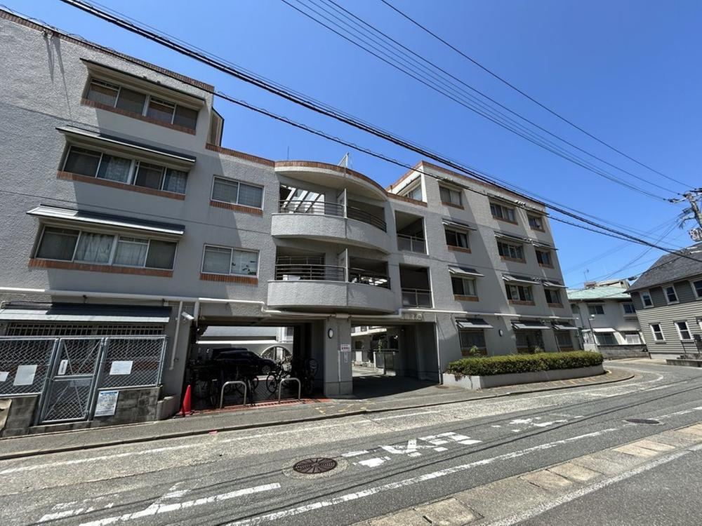 2LDK apartment in Higashi Ward, Fukuoka - Photo 1